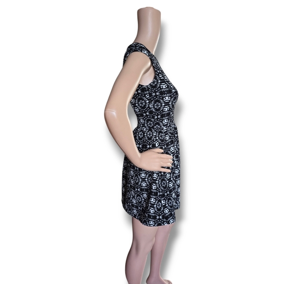 Enough About Me Women's Black/White Geometric & Tribal Print Design Mini Dress - Picture 12 of 16